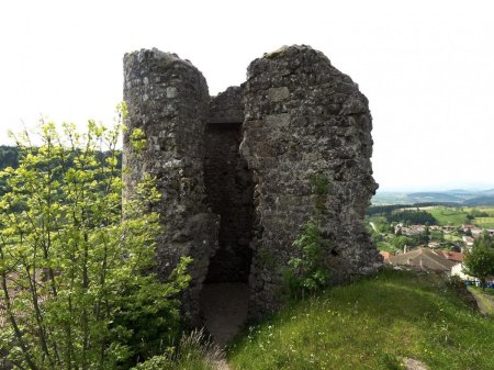 Ruines du château d’Allègre.