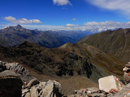 Grivola à gauche, Mont Blanc à droite.