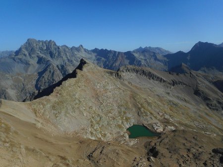 Au sommet de l’Aiguille de Cédéra : Sirac - Montagne et lac de Cédéra.