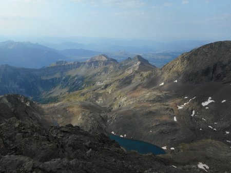 Au sommet : lac de Mal-Cros et vue vers le sud.
