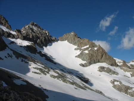 Pic de Neige Cordier (alt. 3614 m) et Pic du Glacier Blanc (alt. 3527 m) vus du Refuge des Écrins
