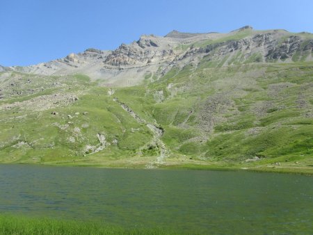 Le lac sous le Pic des Trois Evêchés.