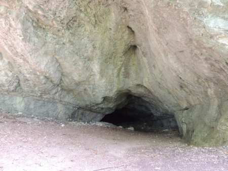 L’entrée principale de la grotte.