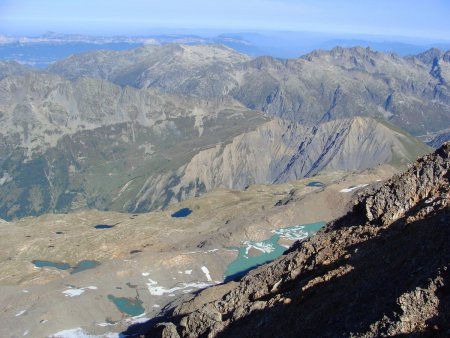 Lacs de l’Alpe d’Huez, massifs de Belledonne et de la Chartreuse.