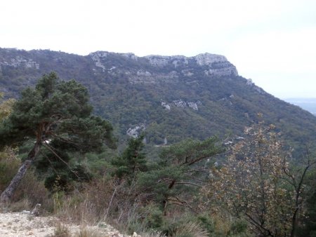Le versant nord de la montagne du Baù Traouqua depuis la piste.