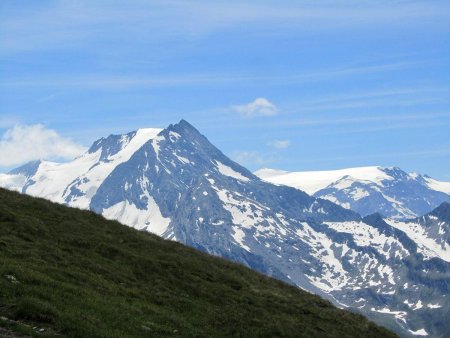 Le Grand Bec et la calotte glaciaire de la Vanoise.