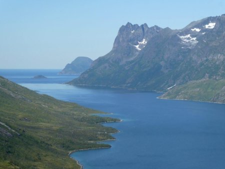sommets à plus de 800m au dessus du fjord.