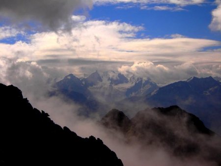 Il est temps de descendre, le ciel se charge sur la Bernina.