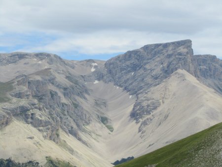 La Montagne d’Aurouze et la combe de la Cluse.
