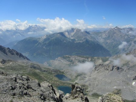 Du sommet : les lacs inférieurs du Roburent.