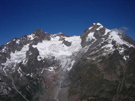 Les Aiguilles des Glaciers et de Tré la Tête.