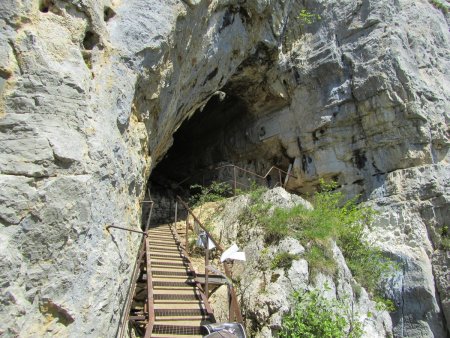Entrée de la grotte d’Orjobet.