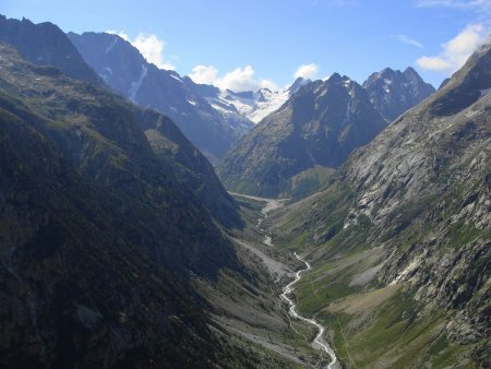 Le long vallon en direction du glacier de la Pilatte.