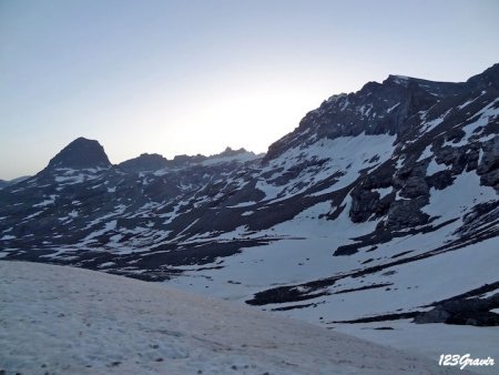 Levant sur le Mont Séti et le Glacier du Grand Méan