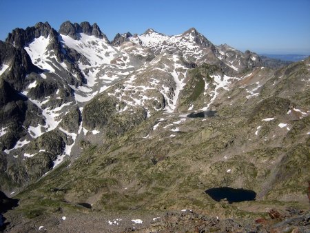 Les Aiguilles de l’Argentière, le Rocher Blanc et les lacs dégelés.