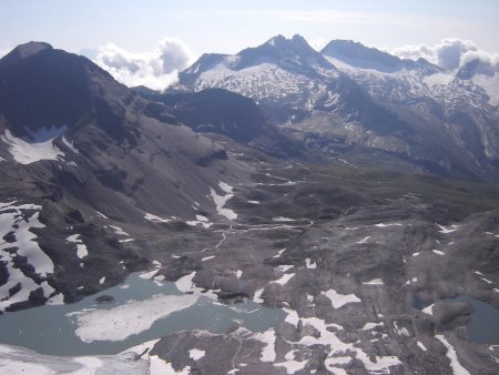 Le Nouveau lac du Glacier du Montet et les Levanna.