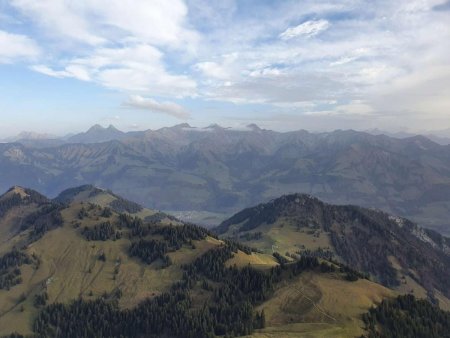 Préalpes fribourgeois en direction de l’Oberland et du Valais