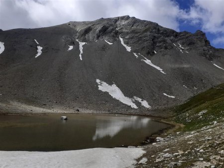 Premier petit lac sans nom sous le Sommet des Garrets