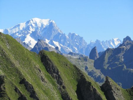 Le Mont Blanc au dessus des crêtes du Cret du Rey.