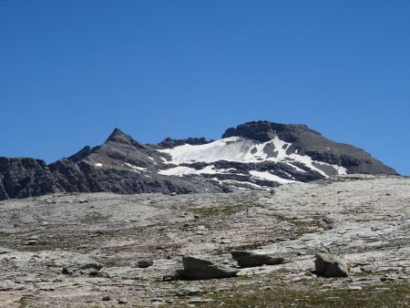 Pointe Niblé et Ferrand et leur petit glacier.