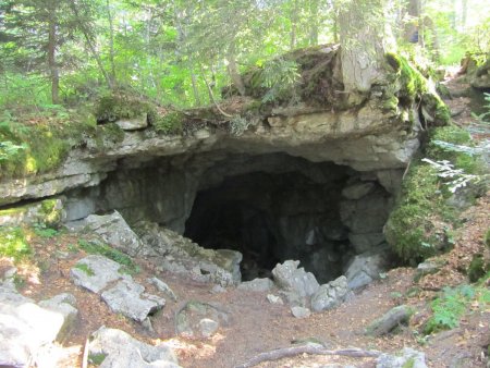 Sur le chemin du retour, visite de la «Grotte sous le Chemin»