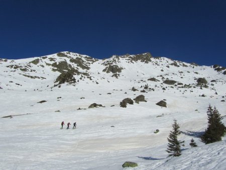 skieurs en direction du Jas des Lièvres.