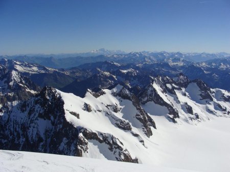 Tout au fond le Mont Blanc.