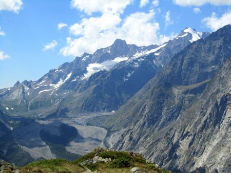 Le Val Véni et le la moraine du glacier du Miage.