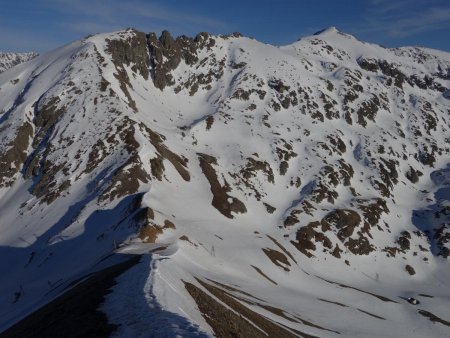 Depuis sommet du Pérollier, vue sur l’Oreille du Loup et le Tabor, dominant de beaux couloirs pour les skieurs...