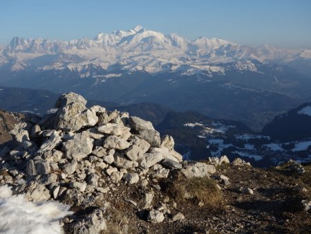 Au sommet, face au Mont Blanc.