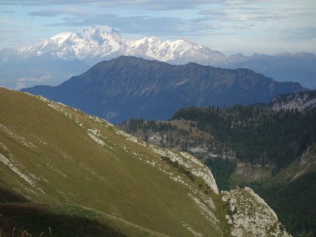 La dent de Cons et le massif du Mont Blanc.