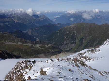 On domine la vallée du Trient et le bas-Valais.