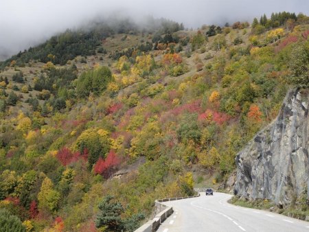 Couleurs d’automne en montant à l’Alpe d’Huez.