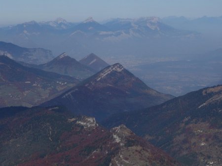 Au loin, Grenoble et les sommets de Chartreuse.