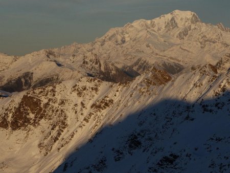 Au loin, le Mont Blanc jaunit...