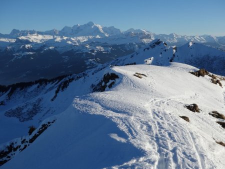 Au sommet du Haut Fleury, avec au fond le Mont Blanc.
