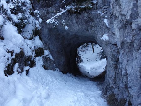 Le tunnel, marquant la descente vers le pas du Roc...