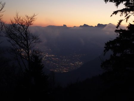 La nuit tombe sur Grenoble...