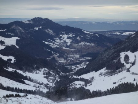 La vallée qui descend vers Thonon. Tout au fond, le Jura suisse.