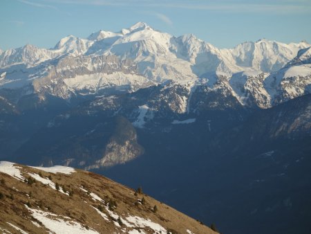 Le Mont Blanc domine les Alpes...