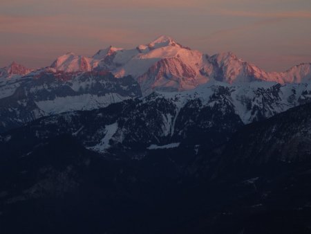 Le Mont Blanc, en rouge...
