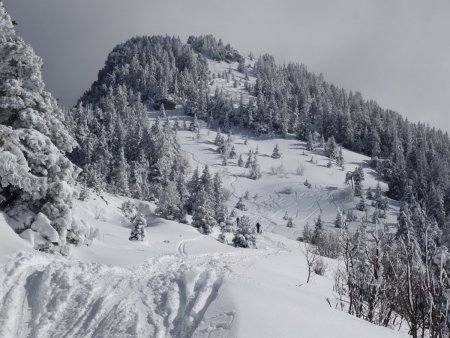 Vue sur le petit versant nord sympathique à skier...