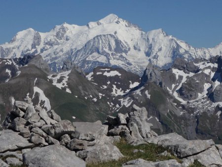 A l’horizon, le Mont Blanc étincelle...