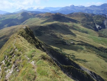 Extrémité ouest de l’arête, vue en direction de col de Very et du mont de Vorès.