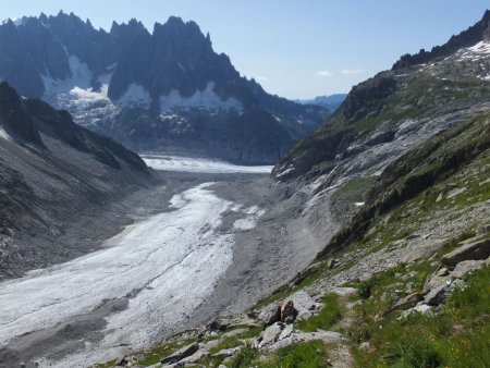 Le glacier de Leschaux face aux Aiguilles de Chamonix.
