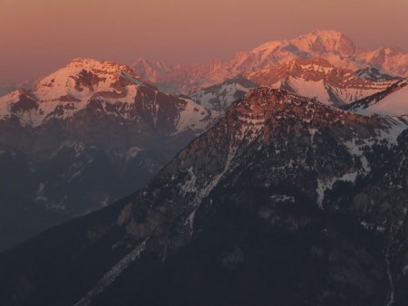 Le Trélod. l’Arcalod et le massif du Mont Blanc en feu...