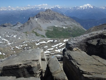 Le col du Fenestral, le Grand Chavalard, le Grand Combin et les sommets du Valais.