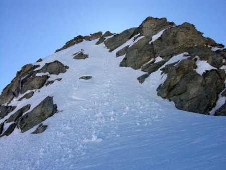 Quelques pas d’escalade pour le sommet rocheux sans nom (3531)
