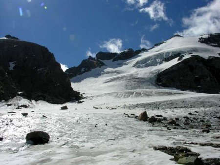 Sur le glacier, à gauche la pointe Tonini