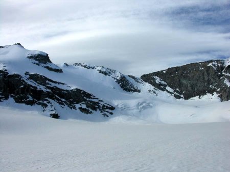 La traversée du glacier pour rejoindre l’itinéraire de montée au pied de la Muraille d’Italie